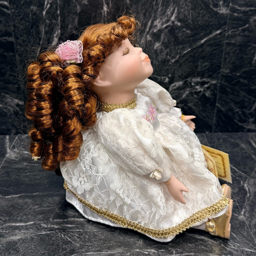 COLLECTOR’S CHOICE Porcelain Collectible Musical Doll - Picture 7 of 16
